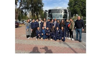 Başkan Topaloğlu’ndan voleybolculara moral desteği