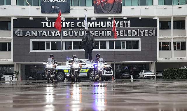 Büyükşehir ekipleri yılbaşı mesaisine hazır