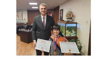 Türkiye’nin ve Gölcük’ün Gururu Sarp Arel Başkan Sezer’e Konuk Oldu