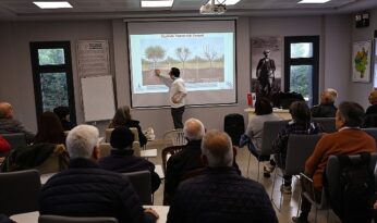Efes Selçuk’ta Zeytin Budama Eğitimi Düzenlendi